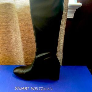 A must have staple Classic Tall Knee Leather boots!